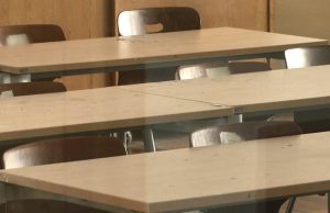 고교생이 교실서 여 담임교사 5분간 폭행