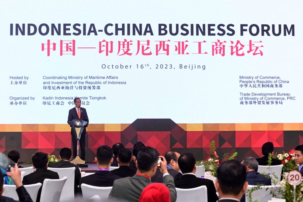 10월 16일 중국 베이징에서 열린 인도네시아-중국 비즈니스 포럼에 참석한 조코위 대통령. (사진 내각사무처 BPMI Setpres)