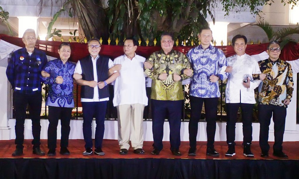 프라보워 후보를 지지하는 전진인도네시아연합 KIM (Koalisi Indonesia Maju)에 합류한 정당 총재들. 2023.10.12