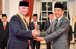 외국인도 훈장 수여 가능… FIFA 회장 수훈