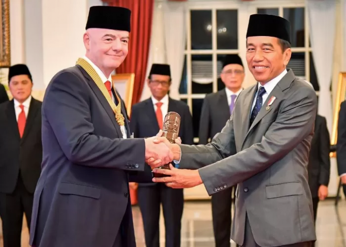 외국인도 훈장 수여 가능… FIFA 회장 수훈