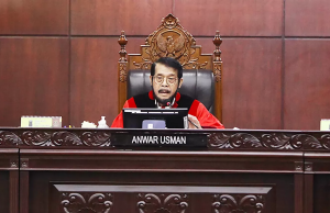 안와르 헌재소장, 불명예 퇴진…”조카 대선 관련 판결, 이해상충”