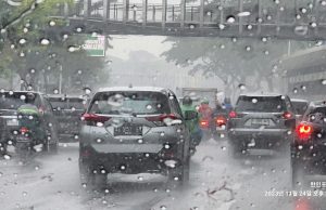 남부 자카르타 끄망 지역 대홍수, “제방 균열과 강물 범람”이 원인