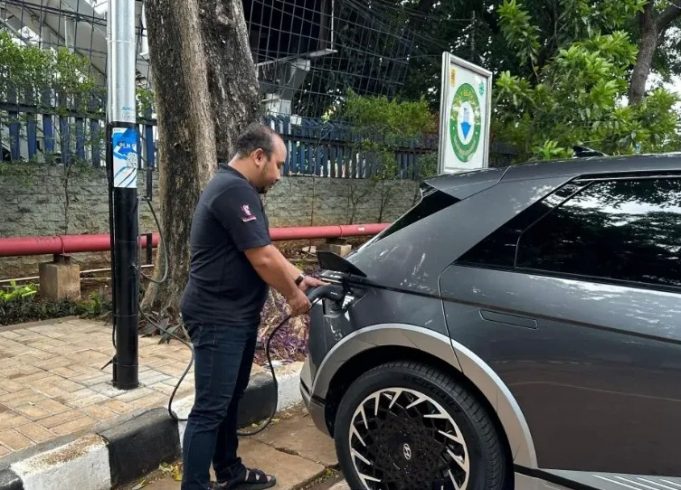 PLN, 전신주 충전기 “PLN EYE” 시범 설치