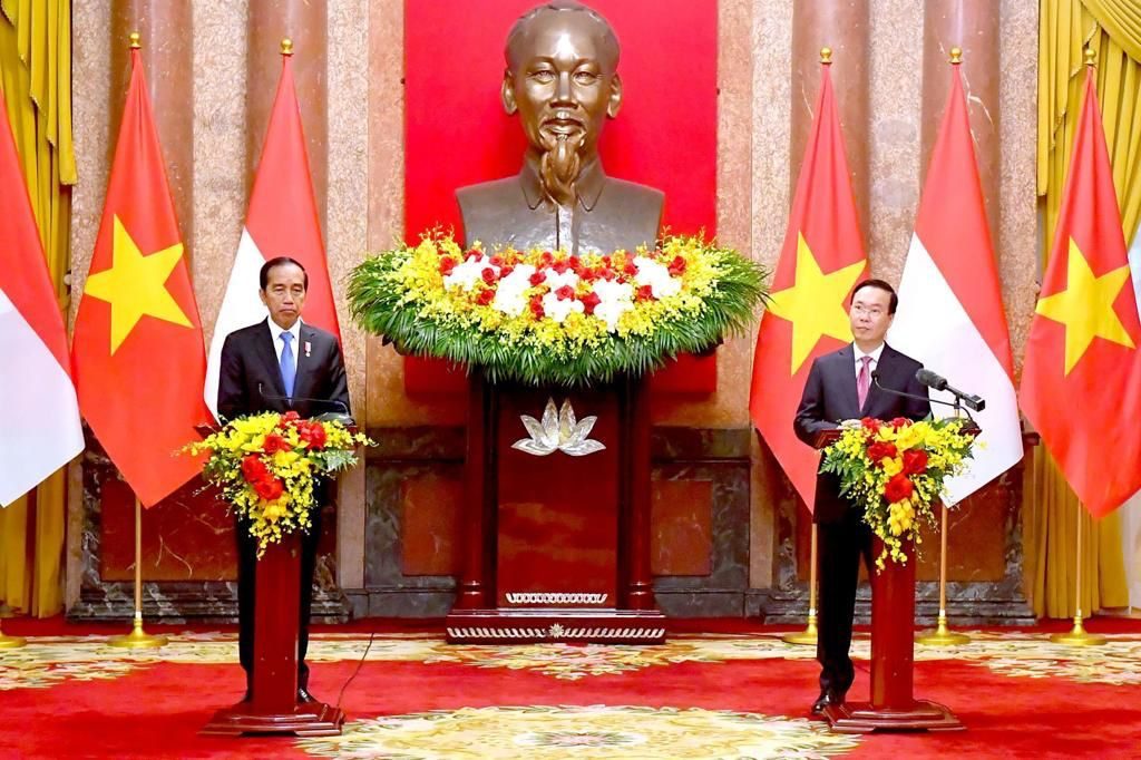 조코위 대통령은 1월 12일(금) 베트남 하노이 대통령궁에서 보 반 트엉 베트남 대통령과 양자 회담을 갖고 있다. (사진 BPMI Setpres)