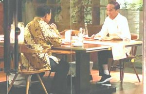 조코위 대통령, 대선 지지율 1위 野후보와 독대 만찬…중립성 논란