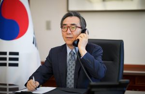 韓외교장관 임명 19일 지나도 통화없는 中… “소통 유지 용의”