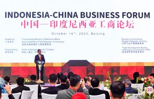 중국산 제품에 200% 수입관세 부과 계획 논의