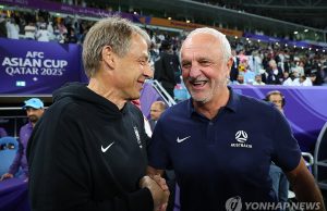 인도네시아와 무승무 호주 축구 대표팀 아널드 감독 사퇴