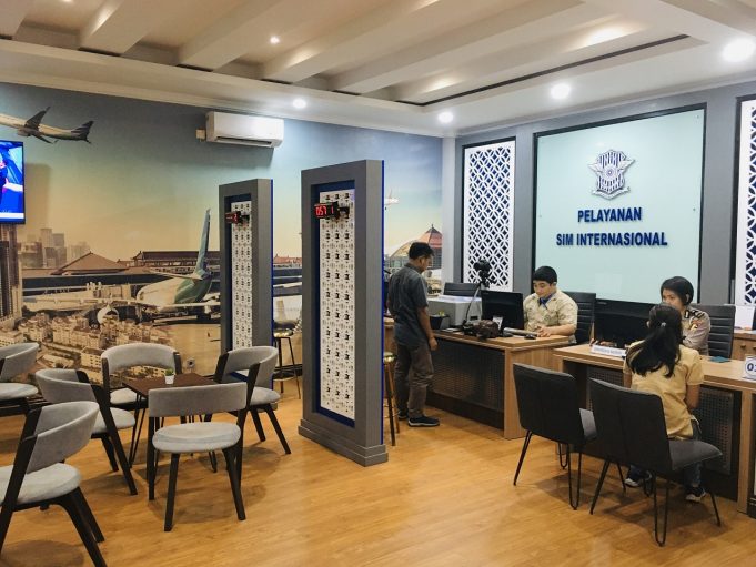 외국인 관광객, 인도네시아에서 국제 운전 면허증 취득 방법