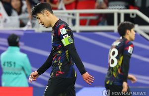 이강인, 런던 찾아 손흥민에 사과…”절대로 해선 안될 행동했다”