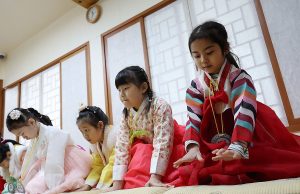 “설날 세뱃돈 준비 평균 52만원…적정금액 초등생 3만∼5만원”