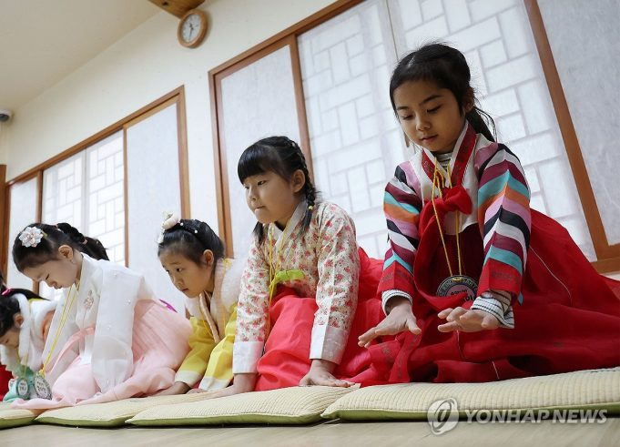 “설날 세뱃돈 준비 평균 52만원…적정금액 초등생 3만∼5만원”