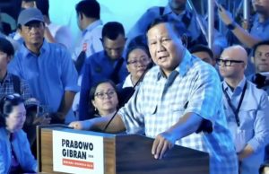 조코위 아들 손잡은 프라보워 대선 승리선언…”모두의 승리”