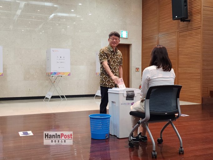 “소중한 한 표 꼭 투표하세요”… 4.1일까지 인니동포 유권자 2,660명 투표