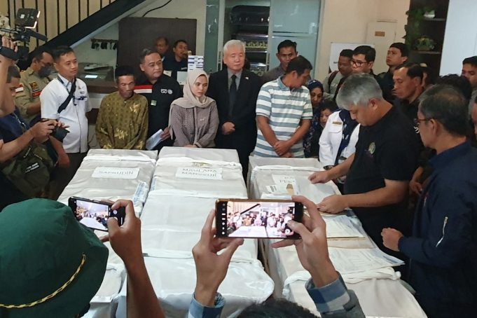 대사관, 통영 어선 전복 인니인 유해 인도…”실종자 수색 속도”