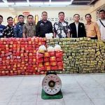 캄보디아당국에 체포된 마약범죄 용의자들과 압수물품.(해당 기사와 직접 상관없음)