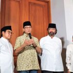 아니스-바스웨단-후보는-유습칼라-전-부통령-자택에서-나스템-당총재와-함께-기자회견하고-있다.-2024.3.21-640×480