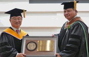 아일랑가, 경상대에서 명예박사 학위취득