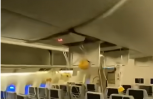 난기류에 고도 1만1천300m에서 5분 만에 9천400m까지 급하강