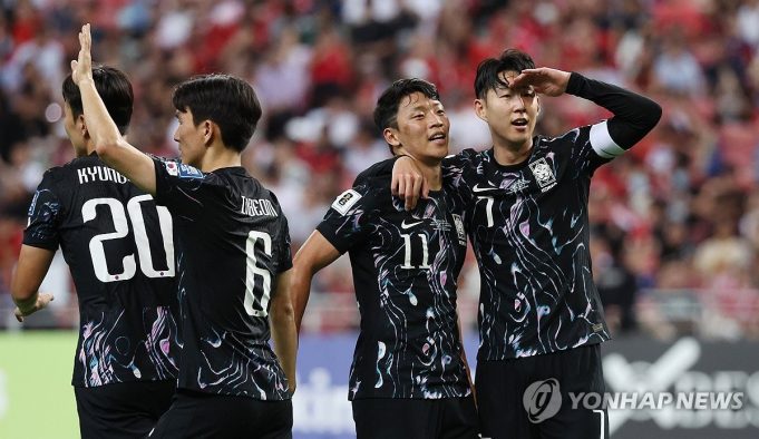 한국, 싱가포르 7-0 꺾고 WC 3차예선 진출…손.이 멀티골