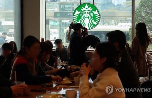 한국 카페 10만개 ‘첫 돌파’…커피 브랜드, 치킨보다 많아