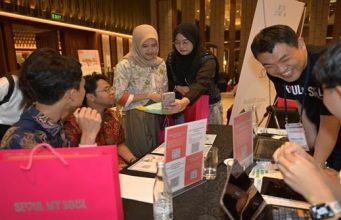 해외 대학서 공부하는 유학생 12만명…팬데믹 전 대비 반토막