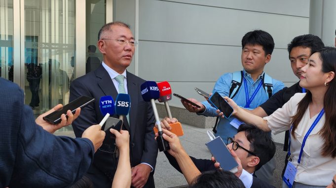 中 저가 전기차 공세에…정의선 “최고 품질이 가장 좋은 전략”