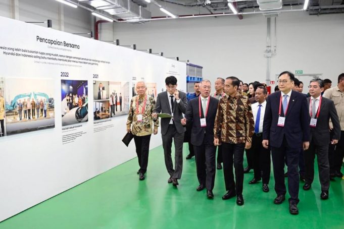 “LG 투자계획 철회, 인니 전기차 허브 야망에 충격”