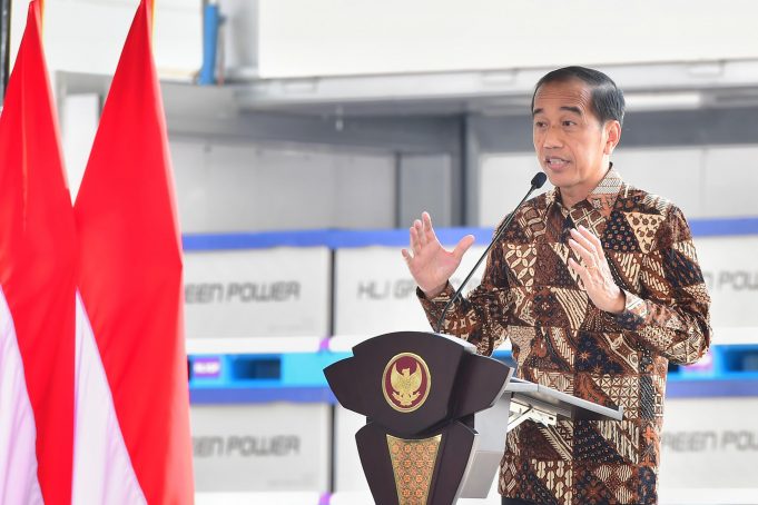 조코위 대통령 학위 위조 의혹 사건, 경찰 용의자 8명 지명