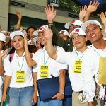 2004년 외국인 고용허가제 실시 첫 외국인 근로자 입국