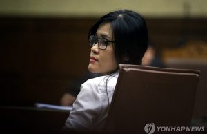 (영상) 친구 살해한 인니 ‘커피 킬러’ 8년여만에 가석방… 넷플릭스 다큐 제작