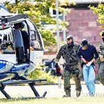 IS 연계 의심을 받는 독일 졸링겐 테러 용의자가 호송되는 모습