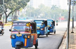 1975년 바자이 Bajaj 자카르타 서민 교통으로 등장