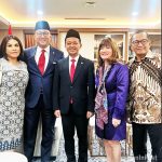 ▲이취임식에서 신타 캄다니 회장(오른쪽 두번째)과 로산 로슬라니의 신임 투자부 장관(왼쪽 두번째) 2024.8.19