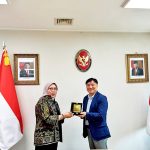 ▲행정관료개혁부, 주한인니대사관서 조민행 KMF대표에게 감사패. 2024.8.5. 사진 행정관료개혁부 제공