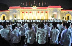 (영상) 조코위, 독립기념 추모 기도회에서 “재임기간 실수에 사과”