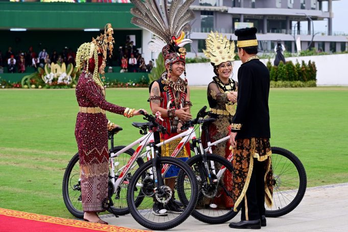 (영상) 외신으로 본 독립기념식…신수도 ‘건설지연’에 행사 두곳서 열어