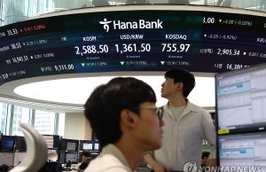 패닉 휩싸인 ‘블랙먼데이’…코스피 5%대 급락 ‘사이드카 발동’