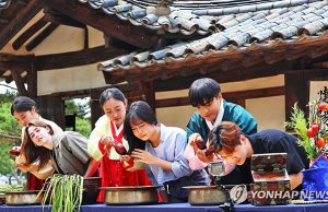 한국으로 유학연수 오는 외국인… 올해 상반기 20만명 첫 돌파