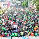 ▲1,000여명의 ojol 기사들이 모나스 광장 입구에서 시위하고 있다. 2024년 8월 29일 목요일. 사진 NU 온라인