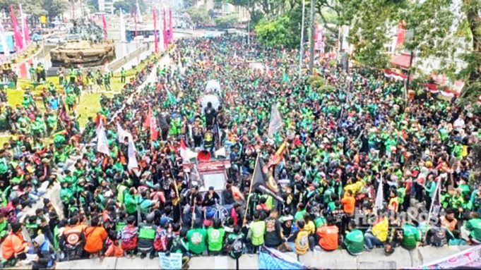 온라인 기사들, 르바란 상여금 요구 대규모 파업 돌입
