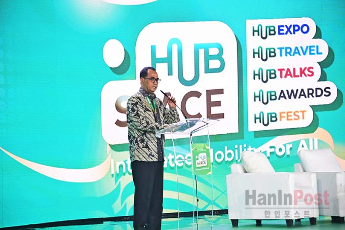 교통부장관 “온실 가스배출 항공 규제 강화할 것”