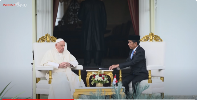 조코 위도도 인도네시아 대통령과 프란치스코 교황이 자카르타 대통령궁에서 환담하고 있다. 2024.9.4. 동영상 캡쳐