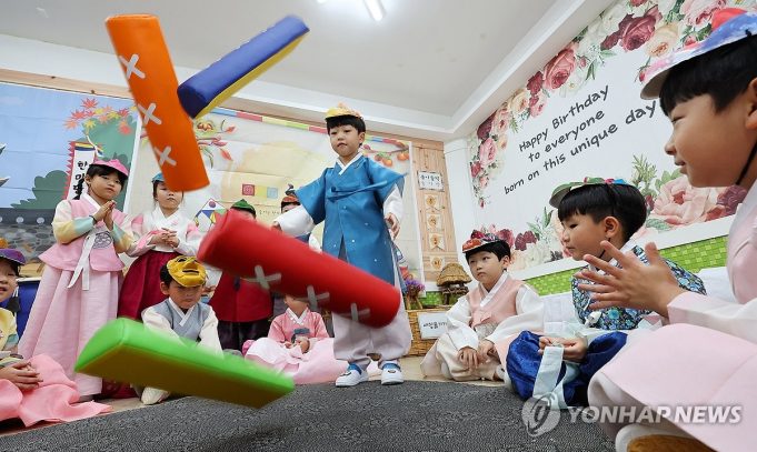 사진으로 보는 추석 연휴 곳곳서 풍성… 전통 놀이부터 가요제까지