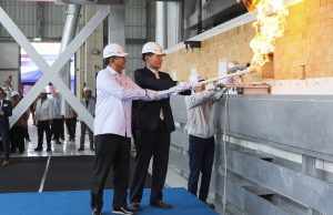 KCC글라스 중부자와 바탕공장 가동… “하루에 롯데타워 두를만큼 생산”