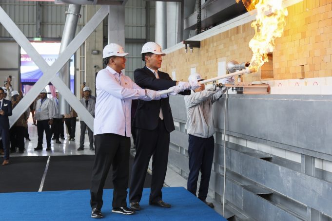 KCC글라스 중부자와 바탕공장 가동… “하루에 롯데타워 두를만큼 생산”