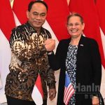 ▲카말라 쉬린 라크디르 인도네시아 주재 미국 대사는 정보통신부 부디 아리 세티아디 장관과 악수하고 있다. 2024.9.26