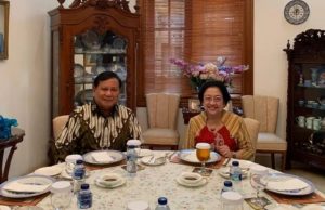 ‘나시 고렝 정치’, 정부와 PDIP 관계 심각