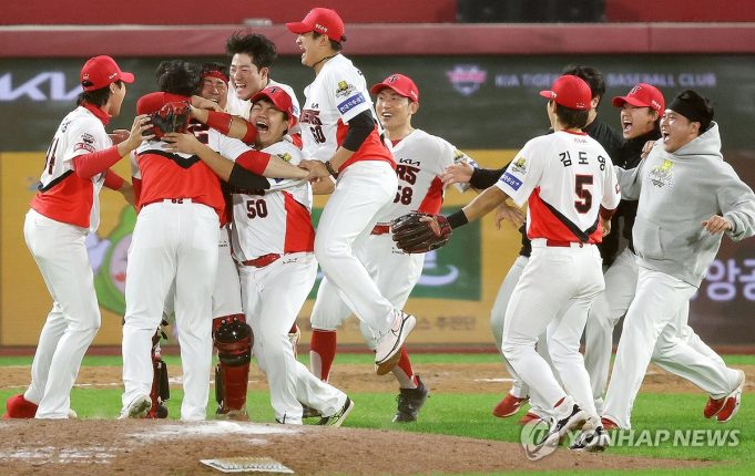 ‘최강 KIA’ 짜릿한 뒤집기로 7년 만에 KS 우승…’V12′ 금자탑